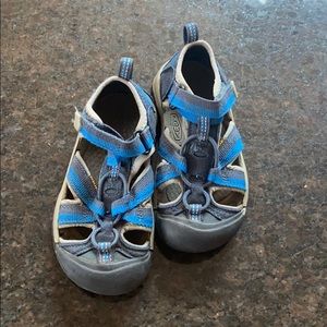 Boys Keen sandals EUC